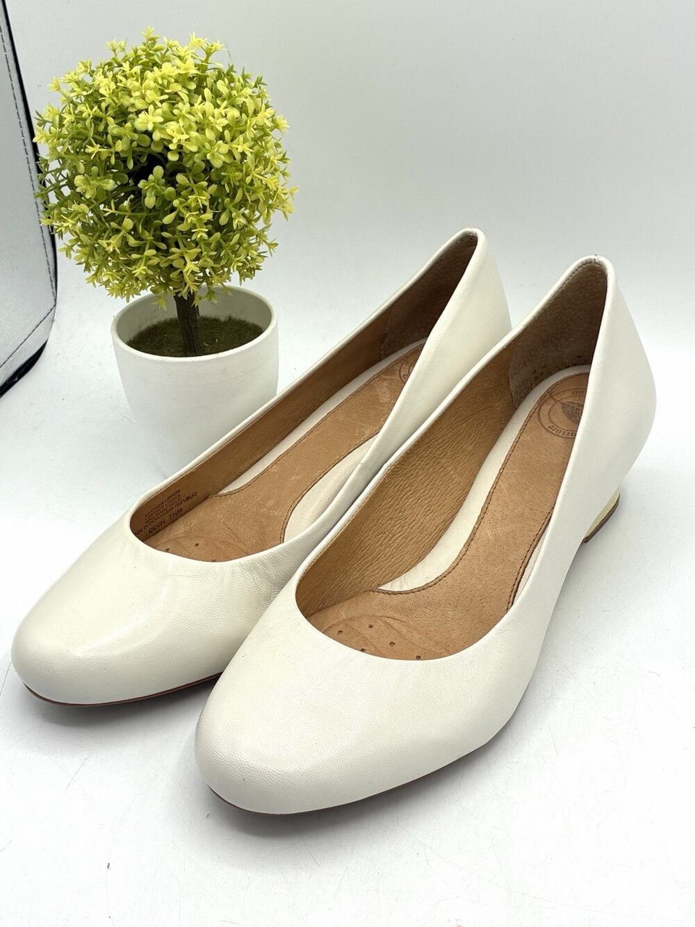 Nurture Cream Leather Ballet Flat Textured Block Heel Pump Size 7.5 Women’s